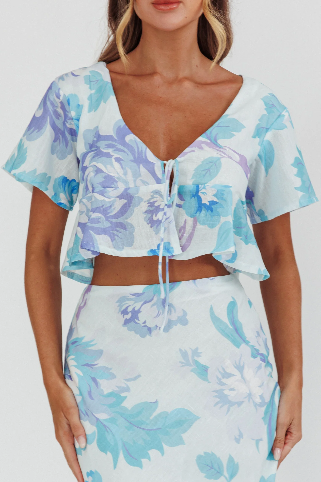 La Vie Tied Bust Crop Top Floral Blue - Image 4