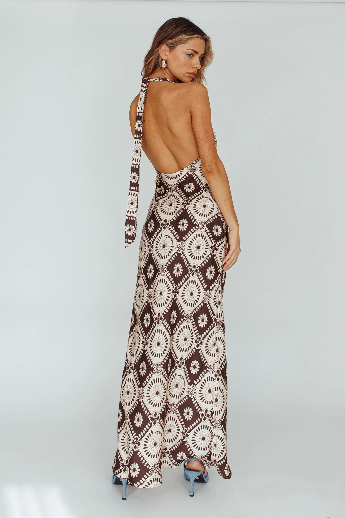Lavara Halterneck Midi Dress Floral Chocolate - Image 2