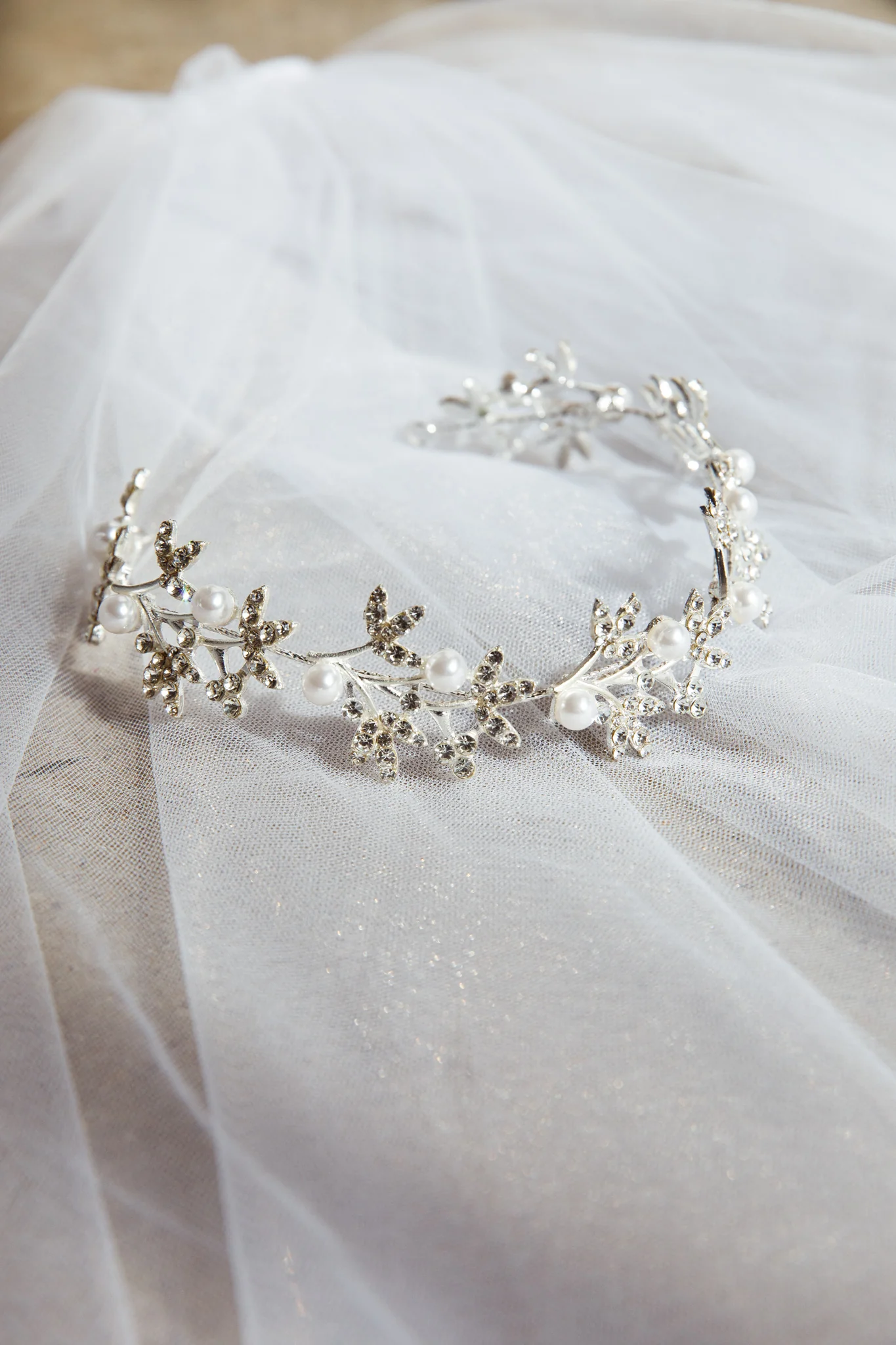Leaves & Pearl Wire Headband Silver - Image 4