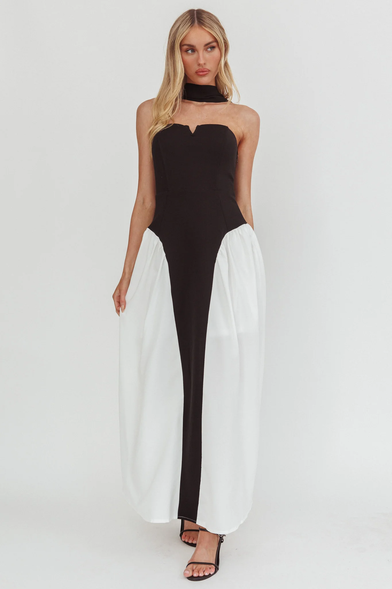 Lennix Strapless Scarf  Maxi Dress Black/White - Image 5