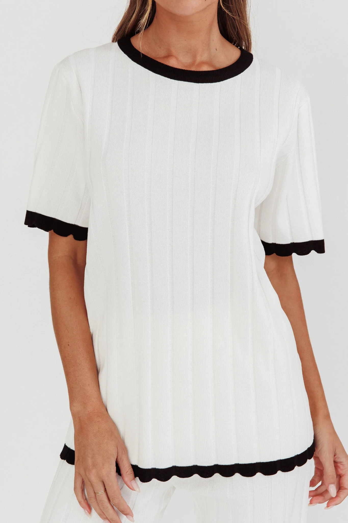 Liloh Contrast Trim Ribbed Knit Top White - Image 4