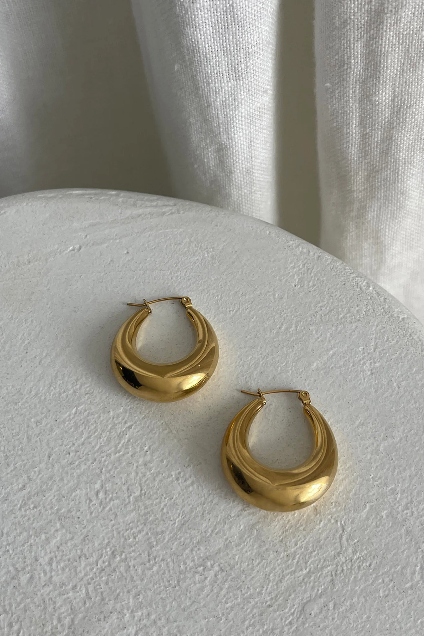 Lola Chunky Oval Earrings Gold - Image 2
