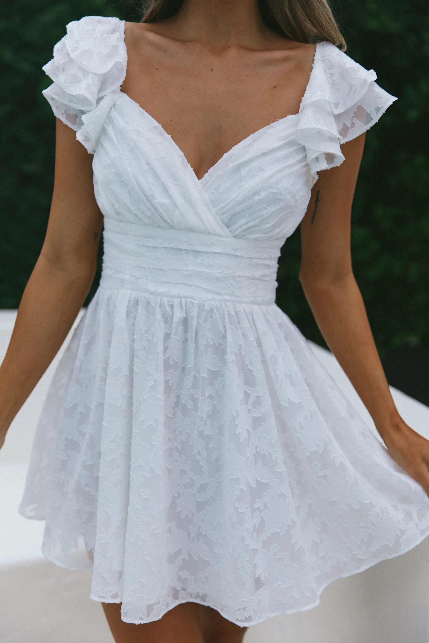 Lola Ruffle Shoulder Ruched Dress Textured White - Image 4
