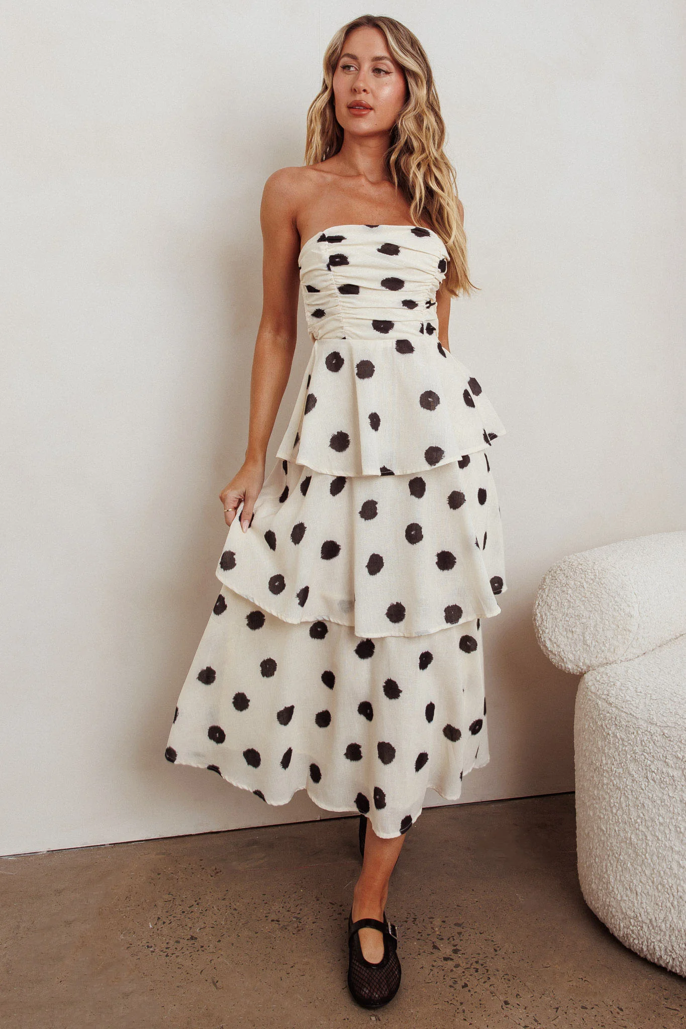 Lorcan Strapless Ruffle Dotted Midi Dress Oat - Image 4