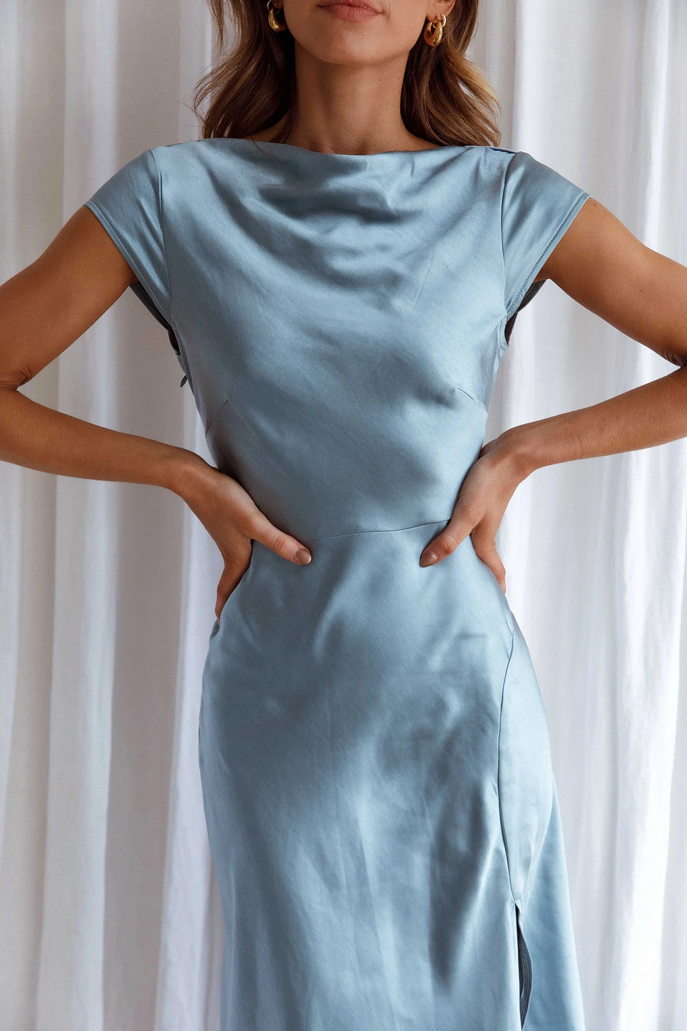 Lucinda Twist Back Midi Dress Blue - Image 5