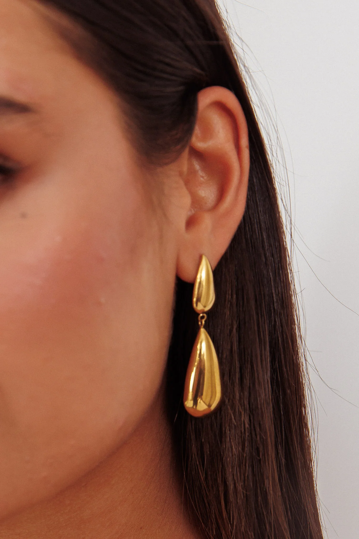 Luna Teardrop Earrings Gold - Image 2