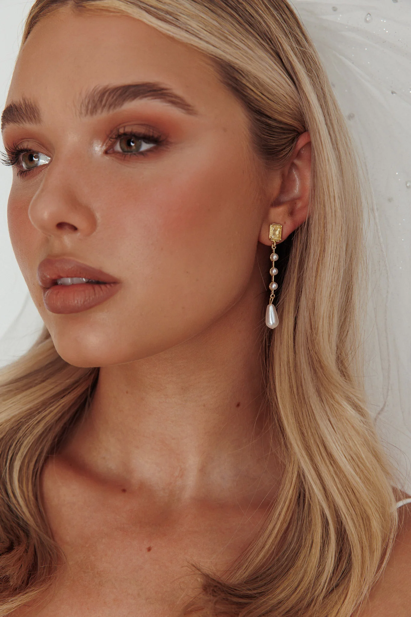 Mercy Pearl & Crystal Drop Earrings Gold - Image 7
