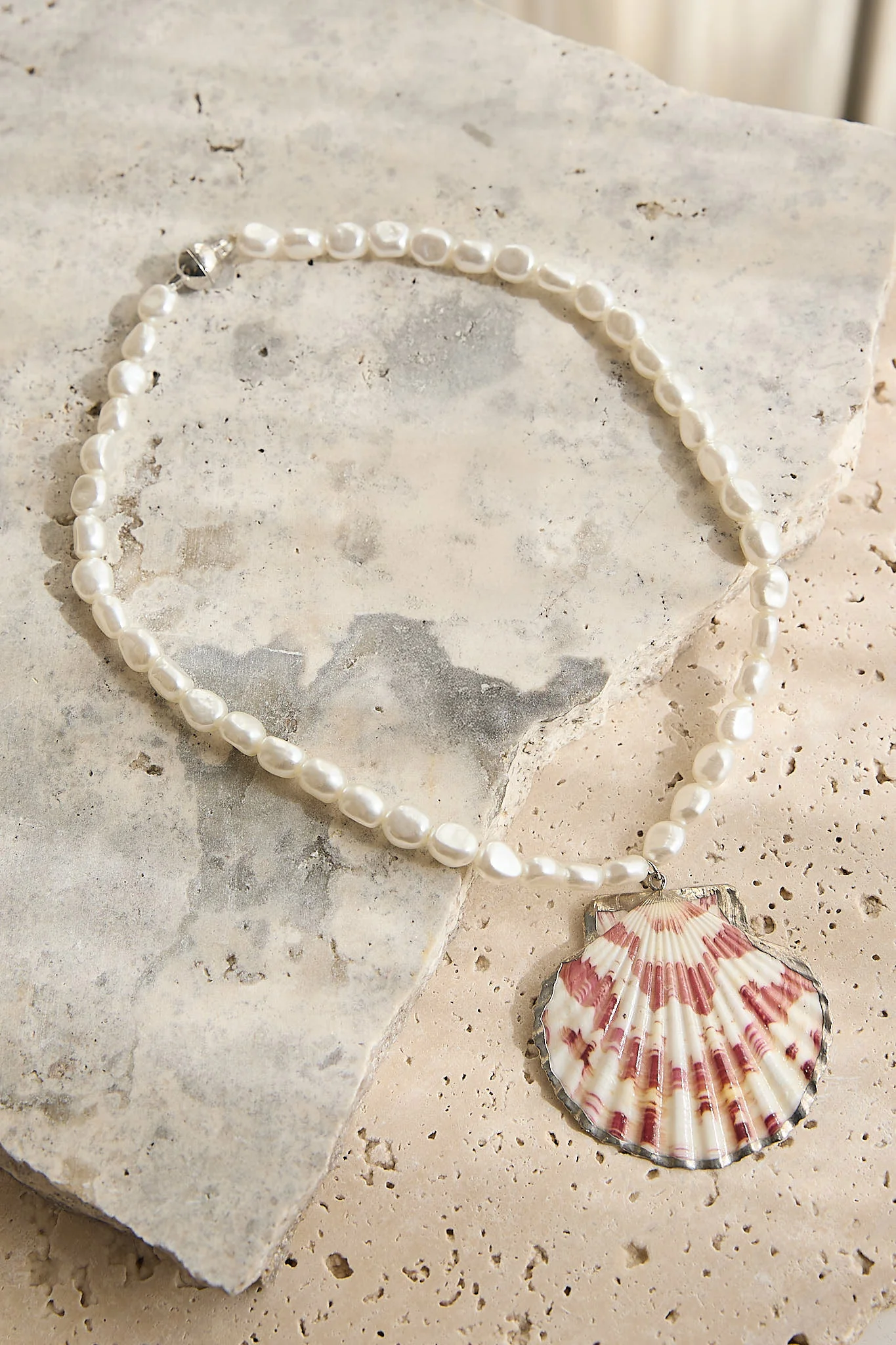 Merita Shell Pendant Pearl Necklace Pink Shell - Image 2