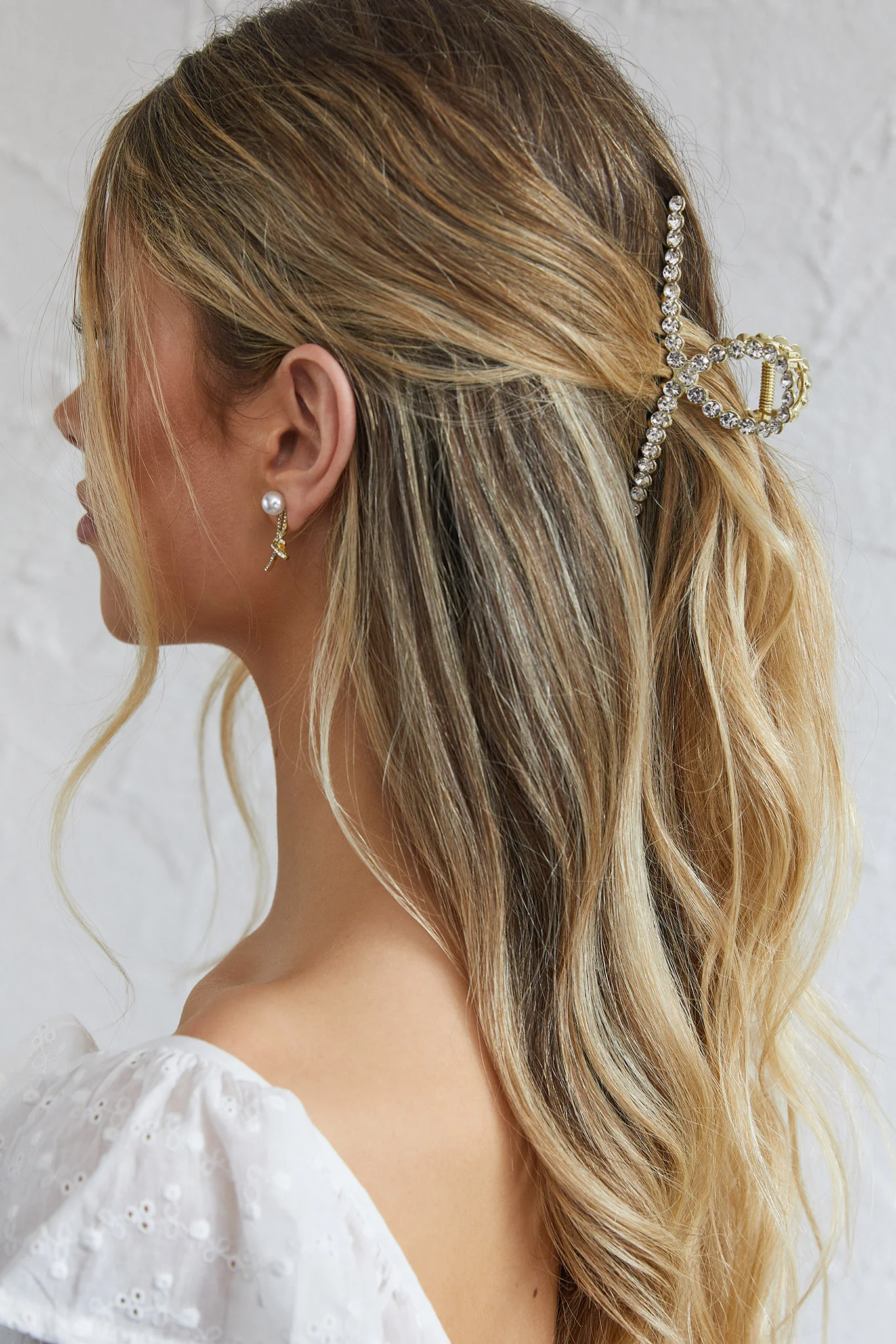 Mia Rhinestone Twist Hair Clip Gold - Image 3