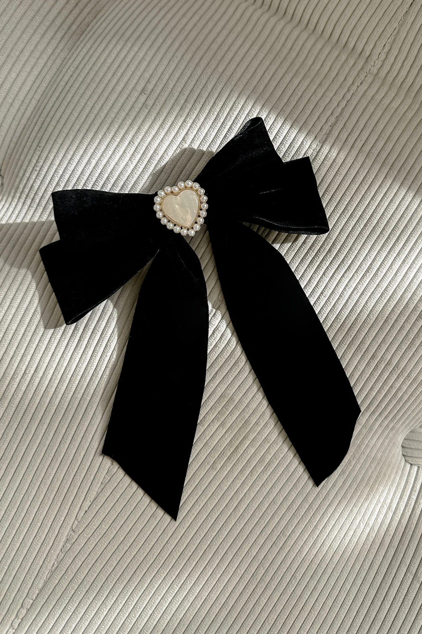 Michala Pearl Heart Velvet Bow Hairpin - Image 2