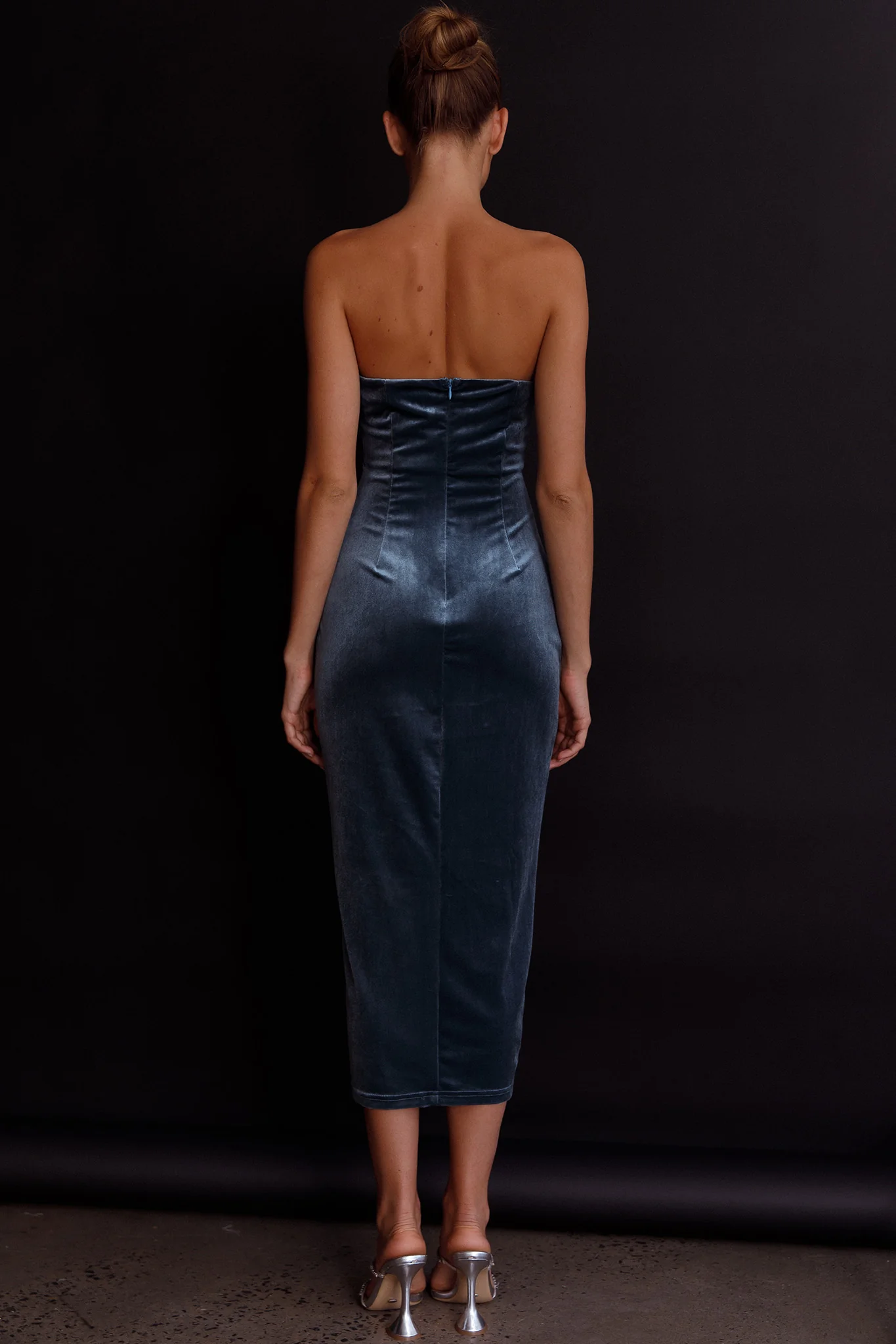 Must Be Fate Velvet Midi Dress Blue - Image 8