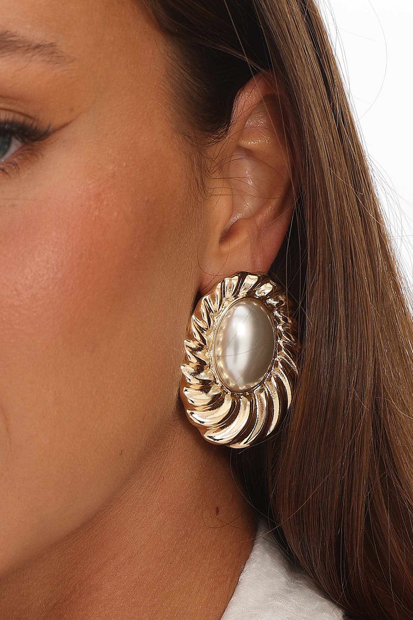 Nailah Pearl Cabochon Earrings Gold/Pearl - Image 3