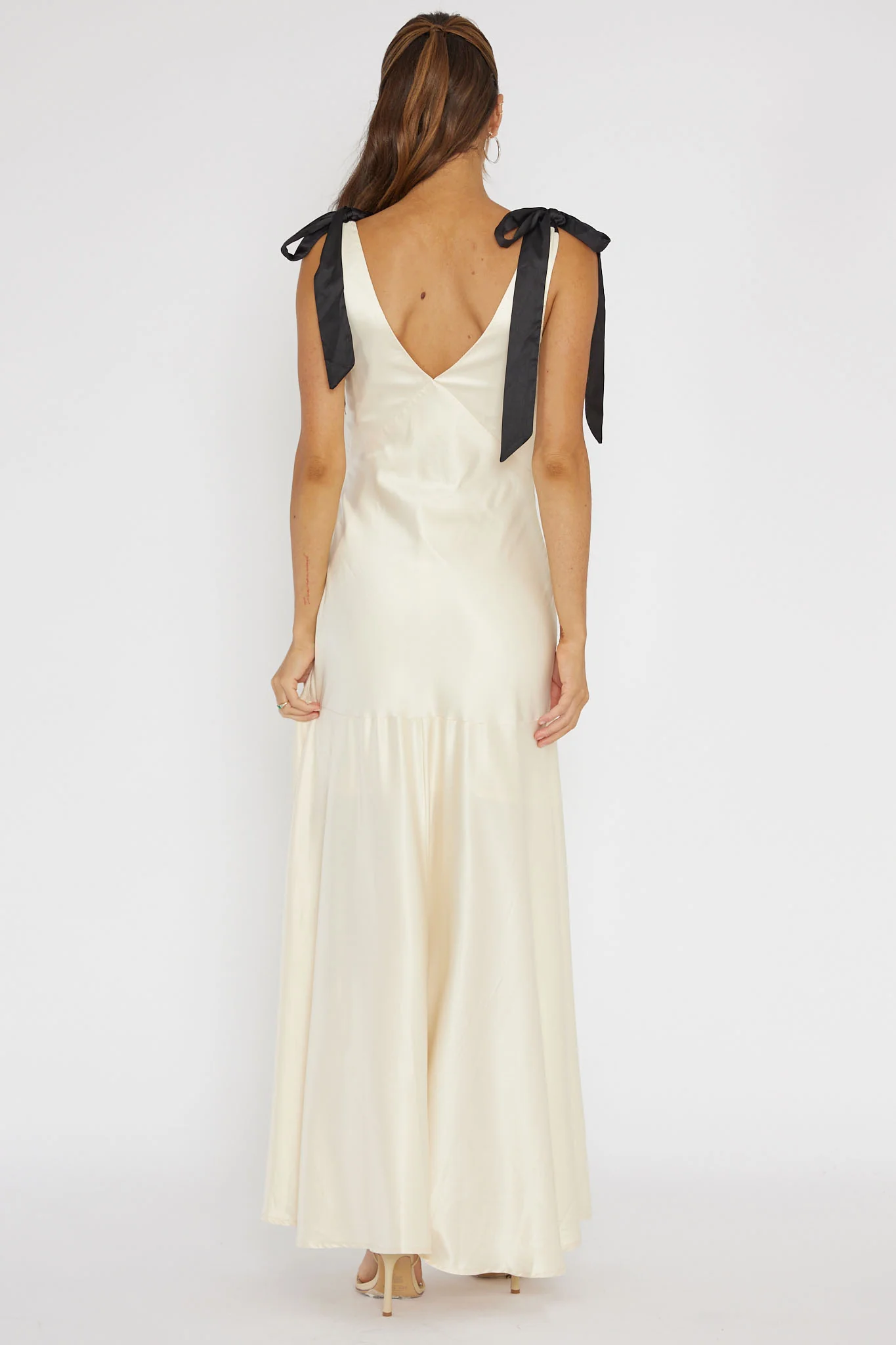 New York Minute Bow Shoulder Dress Oyster - Image 2