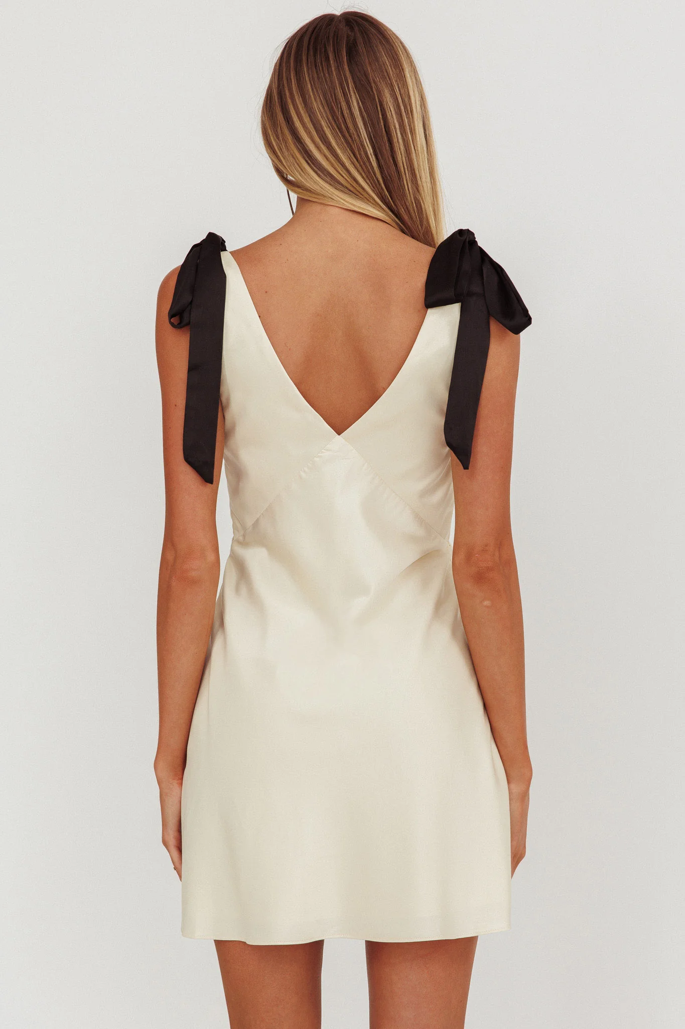 New York Minute Tied Shoulders Mini Dress Oyster - Image 3