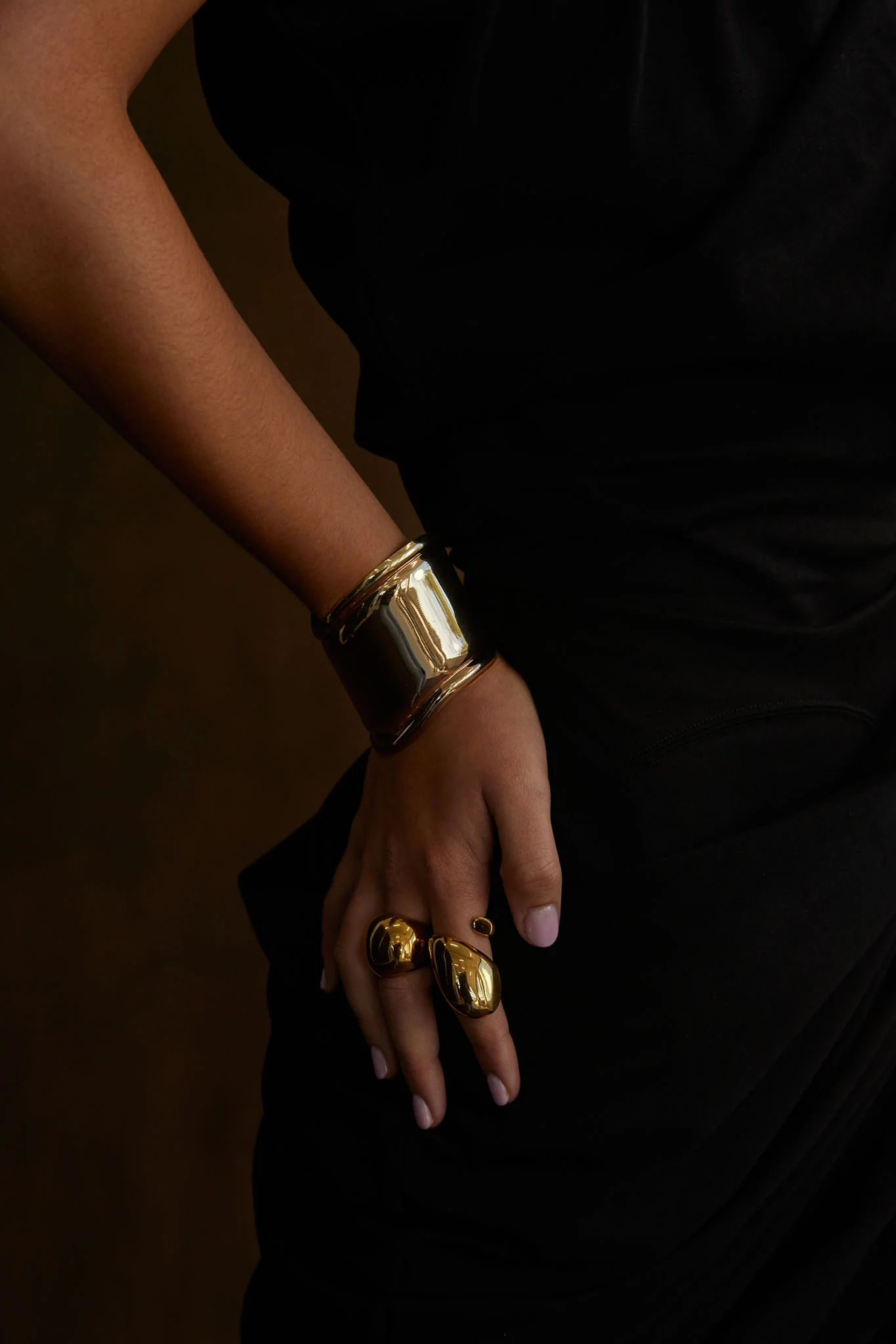 NOAH Wave Cuff Gold - Image 2