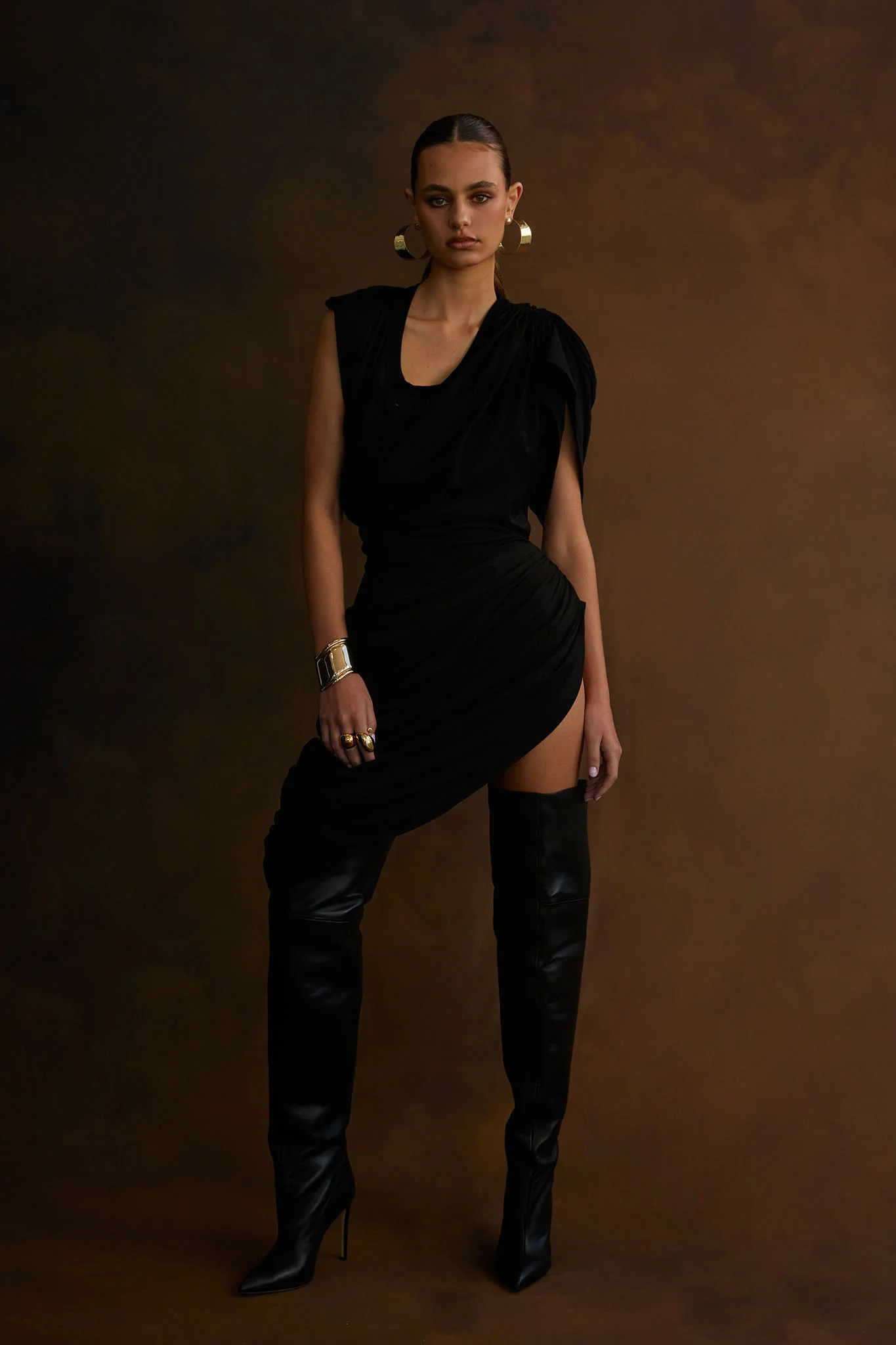 NOAH Wave Cuff Gold - Image 5