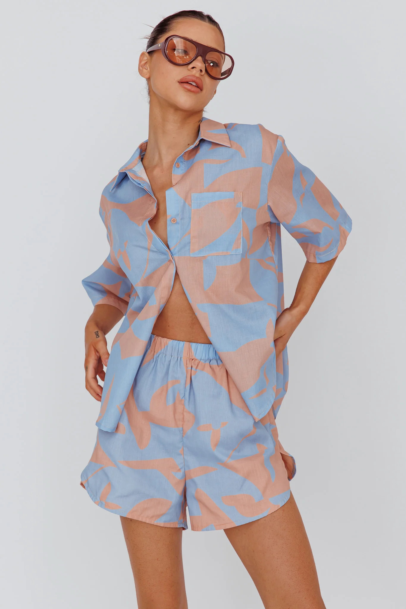 On Vacay Button-Up Shirt Print Blue - Image 5