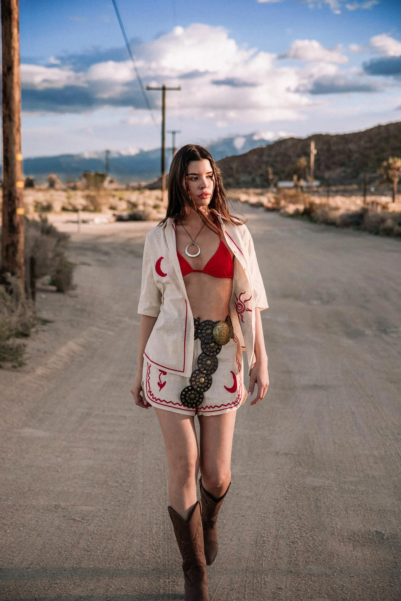 On Vacay Elastic Waist Shorts Embroidered Beige - Image 3