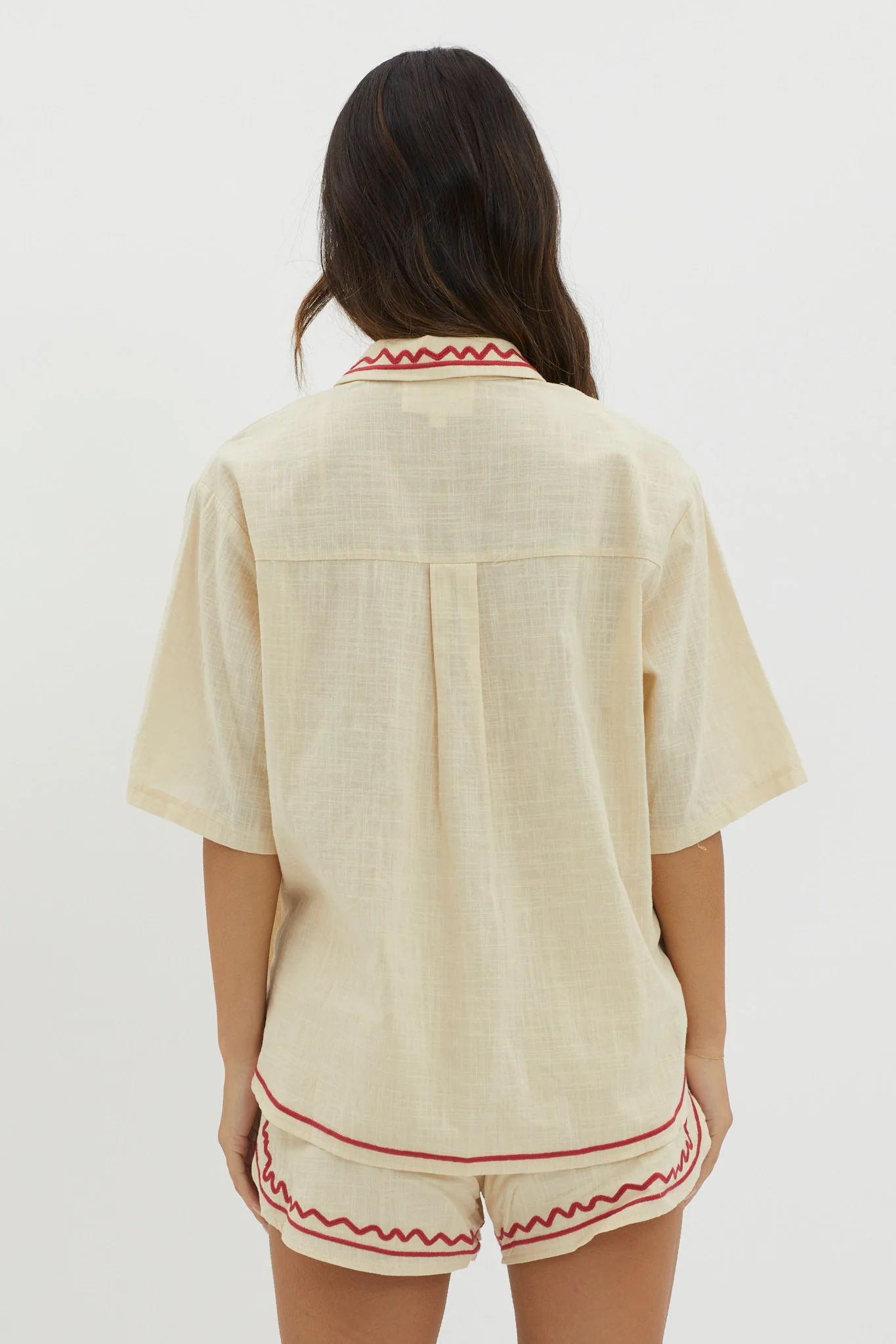 On Vacay Elastic Waist Shorts Embroidered Beige - Image 4