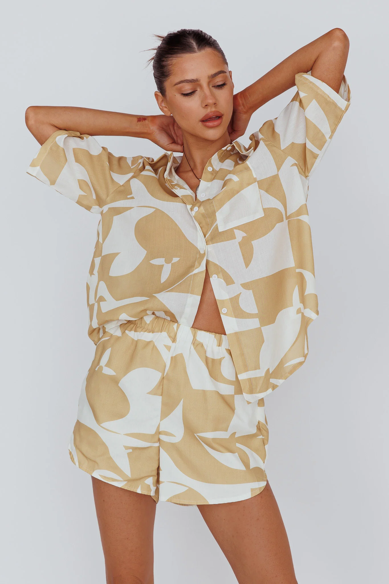 On Vacay Elastic Waist Shorts Print Yellow - Image 3