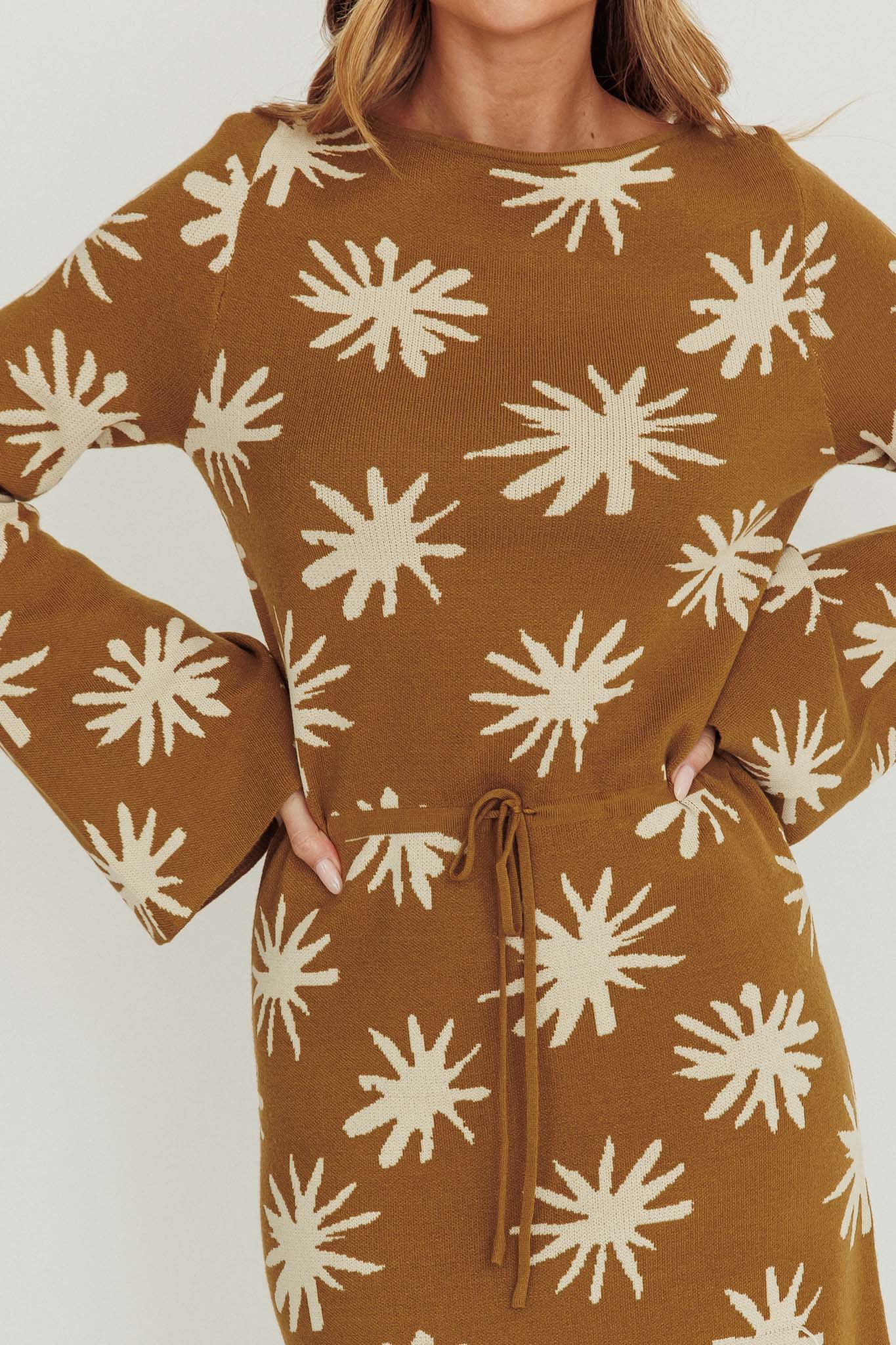 Orleans Star Print Knit Maxi Dress Olive - Image 4