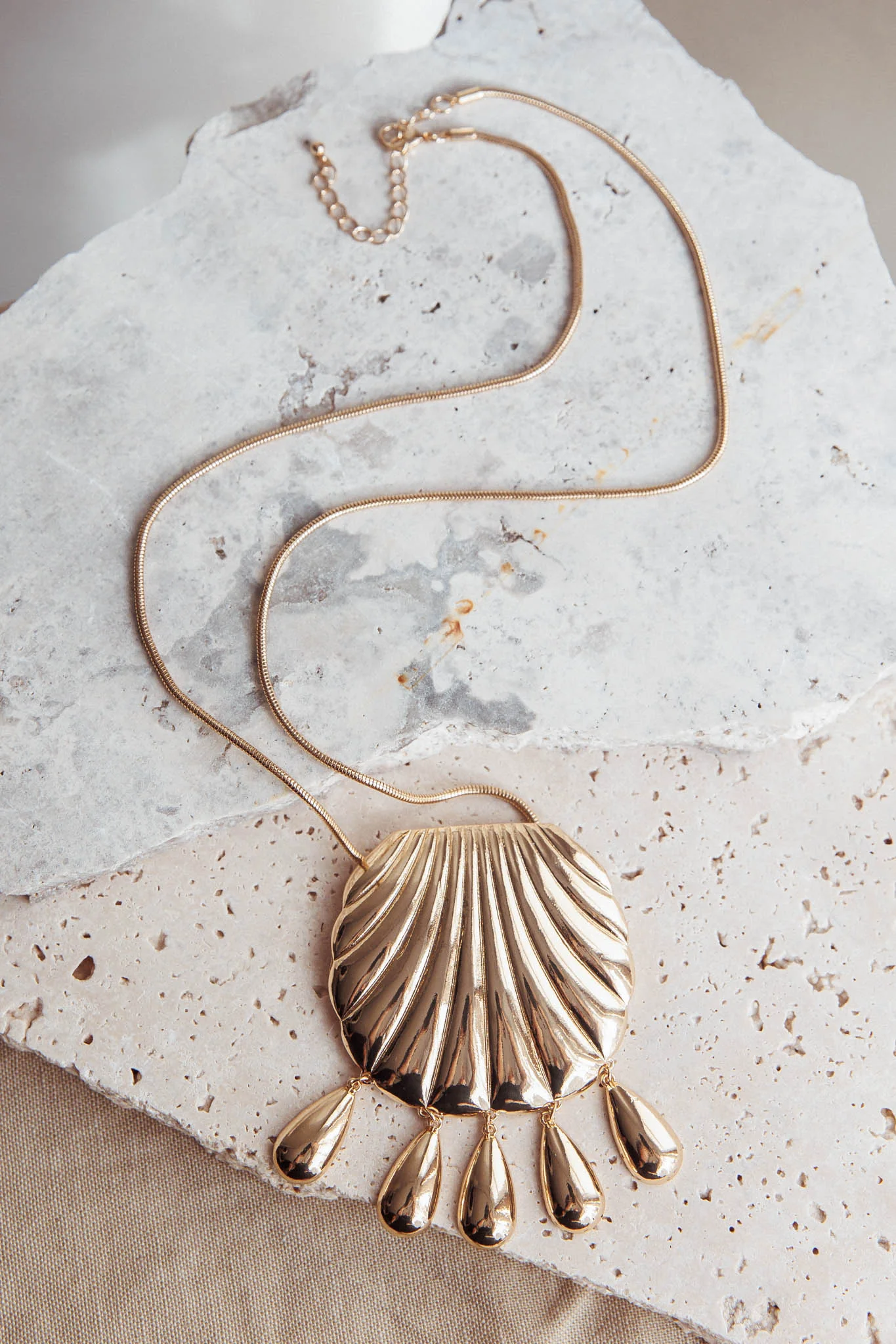 Palawan Long Shell Pendant Necklace Gold - Image 2