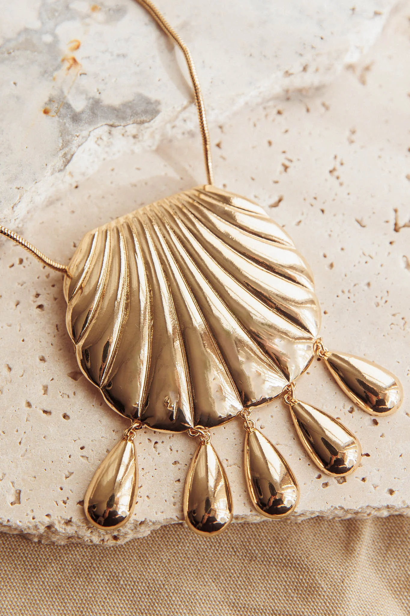Palawan Long Shell Pendant Necklace Gold - Image 3