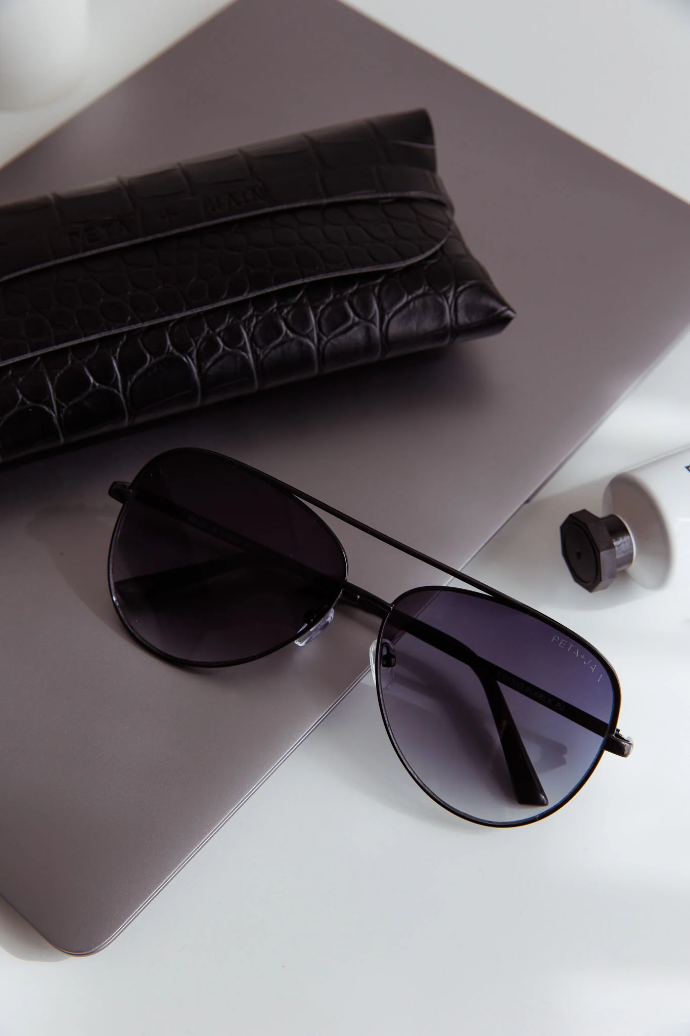 Peta And Jain Franki Sunglasses Black - Image 4