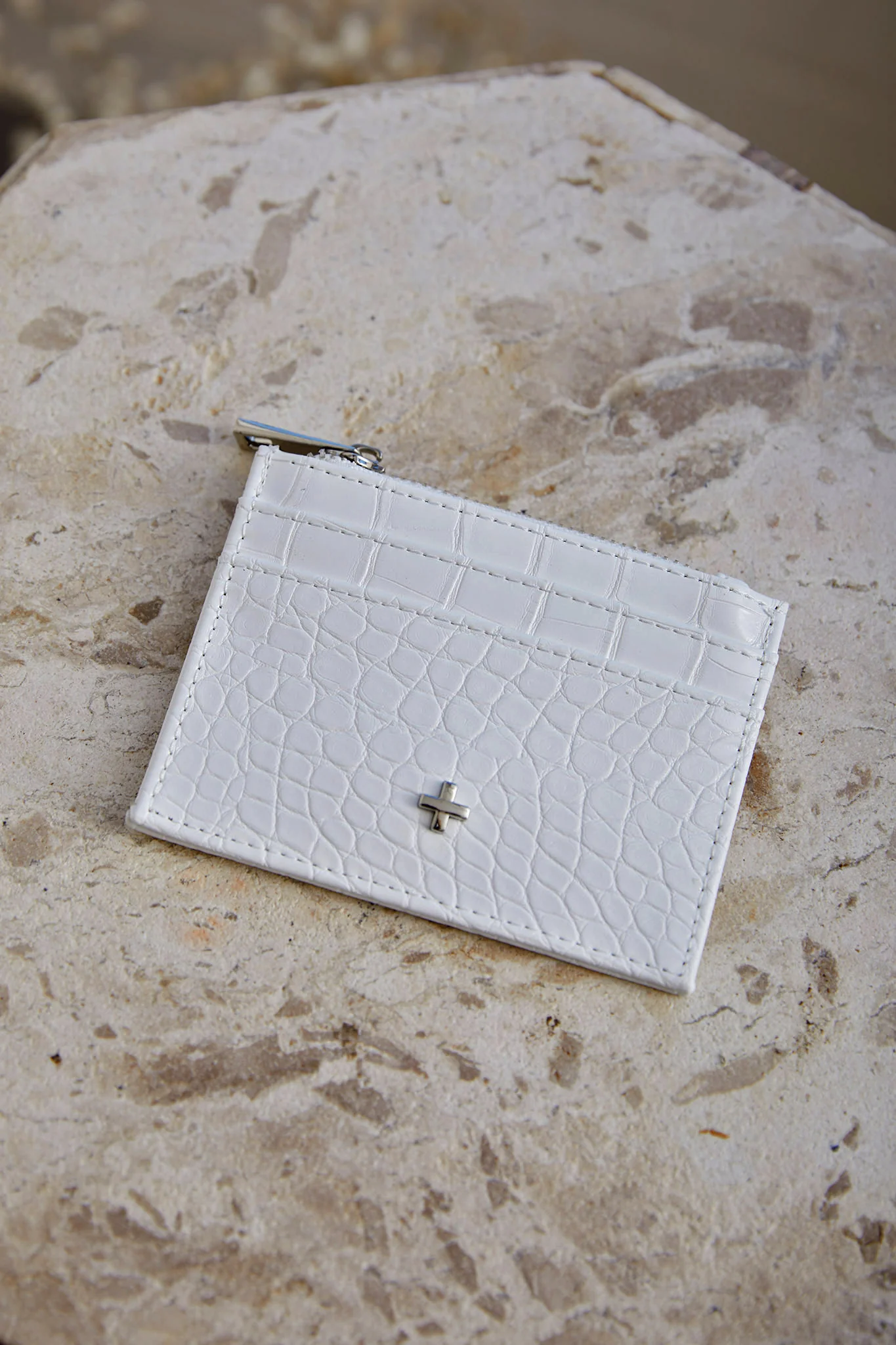 Peta And Jain Raya Embossed Card Holder White - Image 3