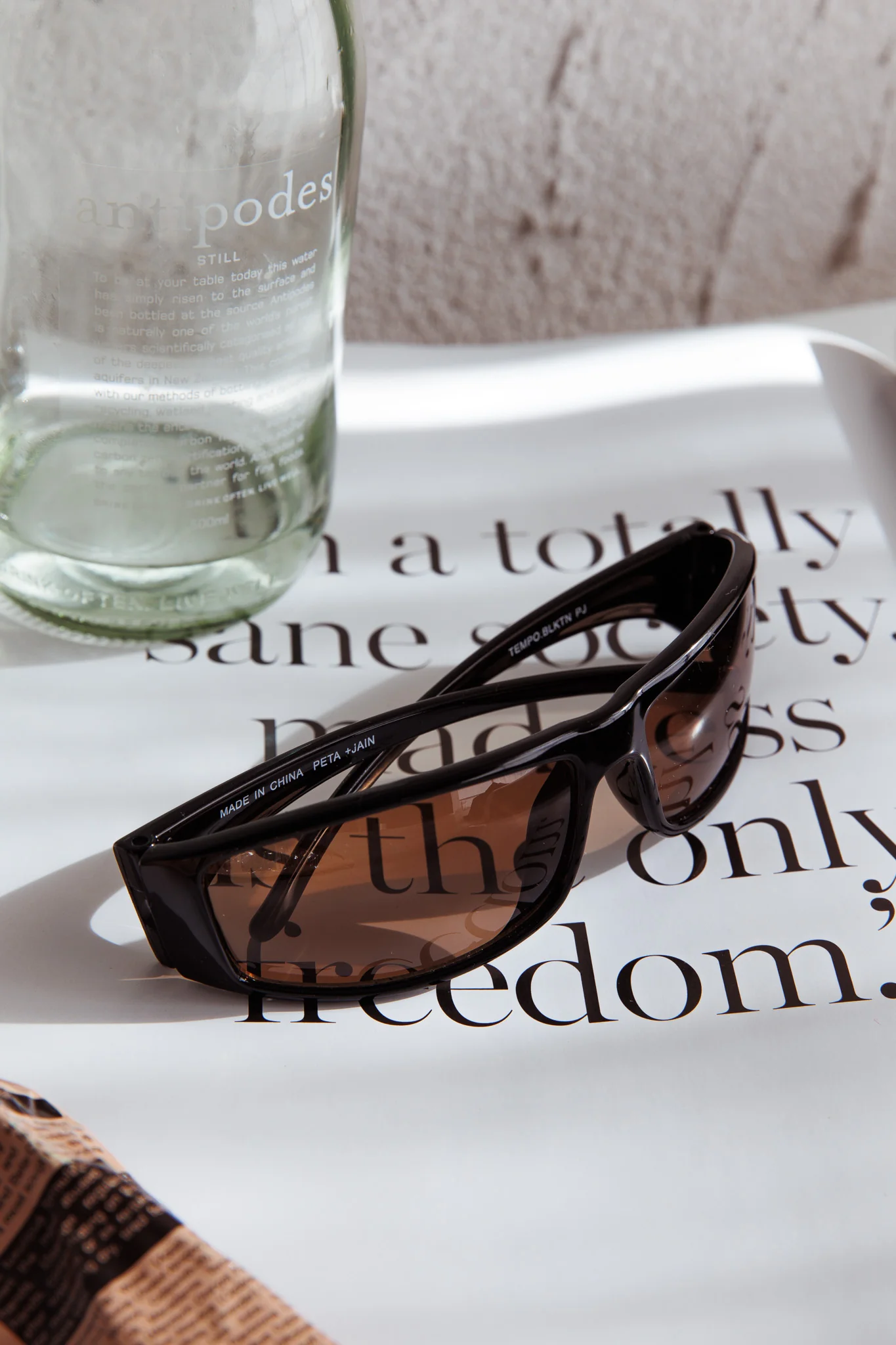 Peta And Jain Tempo Sunglasses Black - Image 2