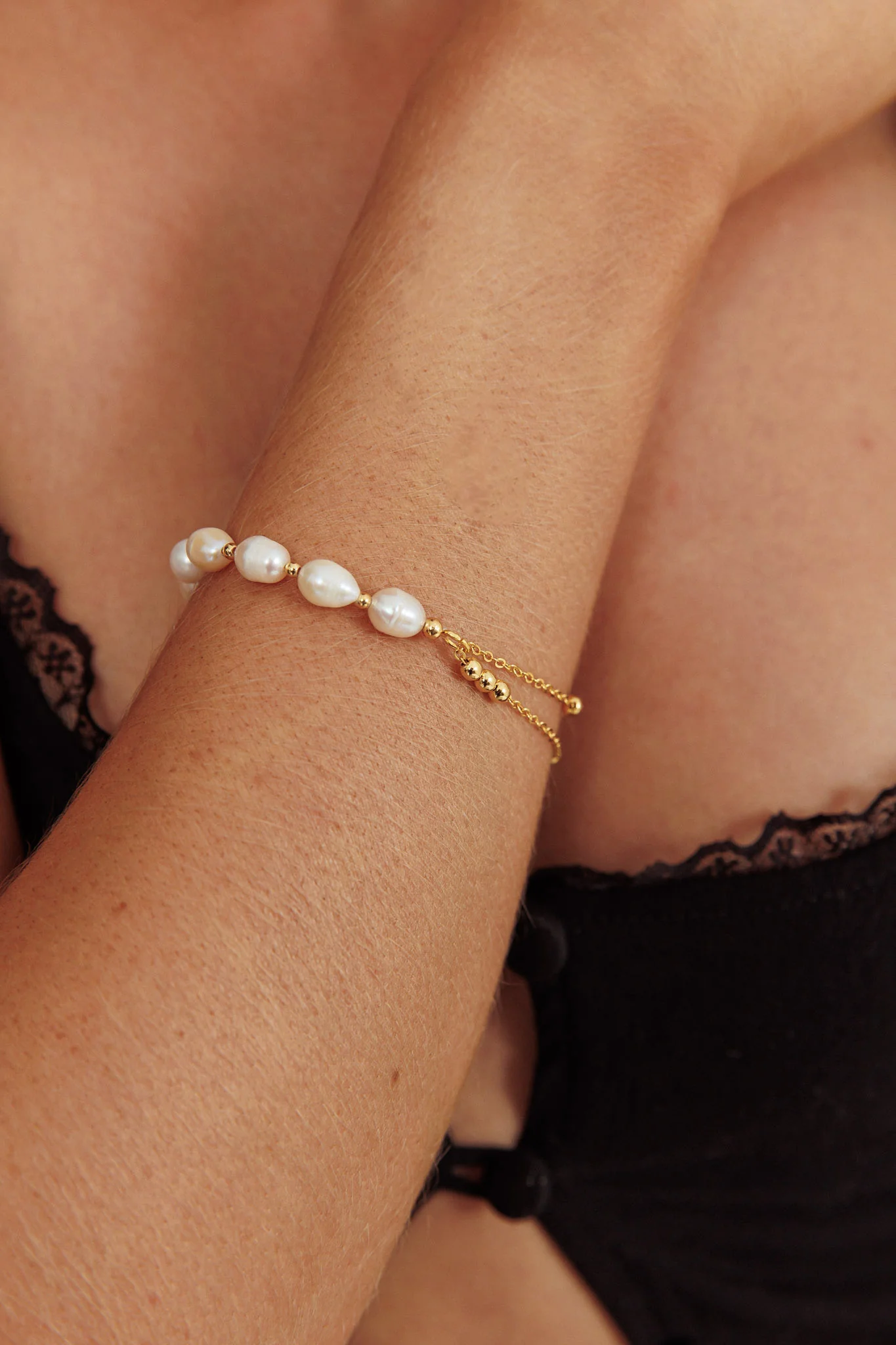 Polaris Freshwater Pearl Double Chain Bracelet Gold - Image 4