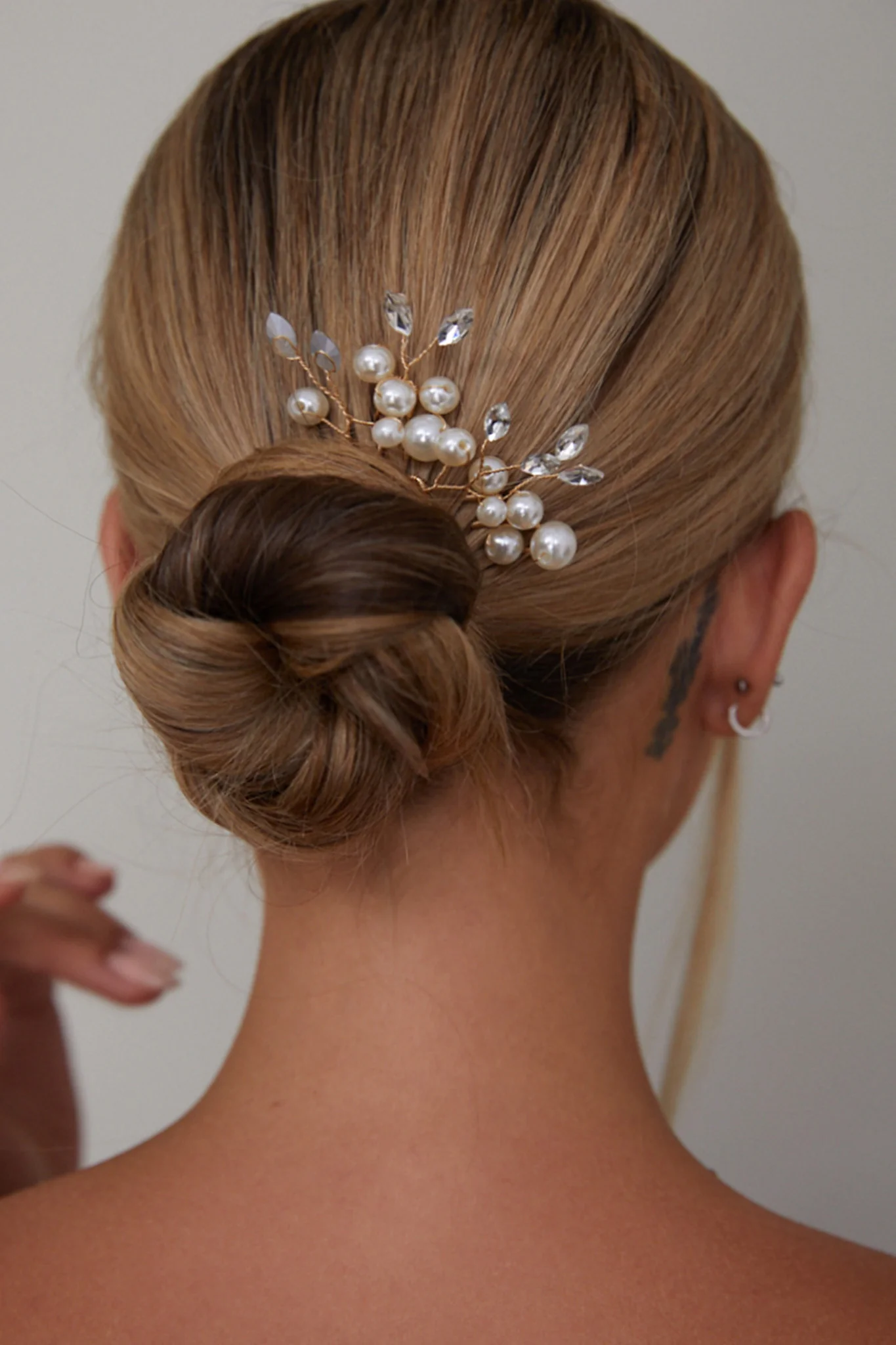 Presley Pearl Hair Pins Gold - Image 2