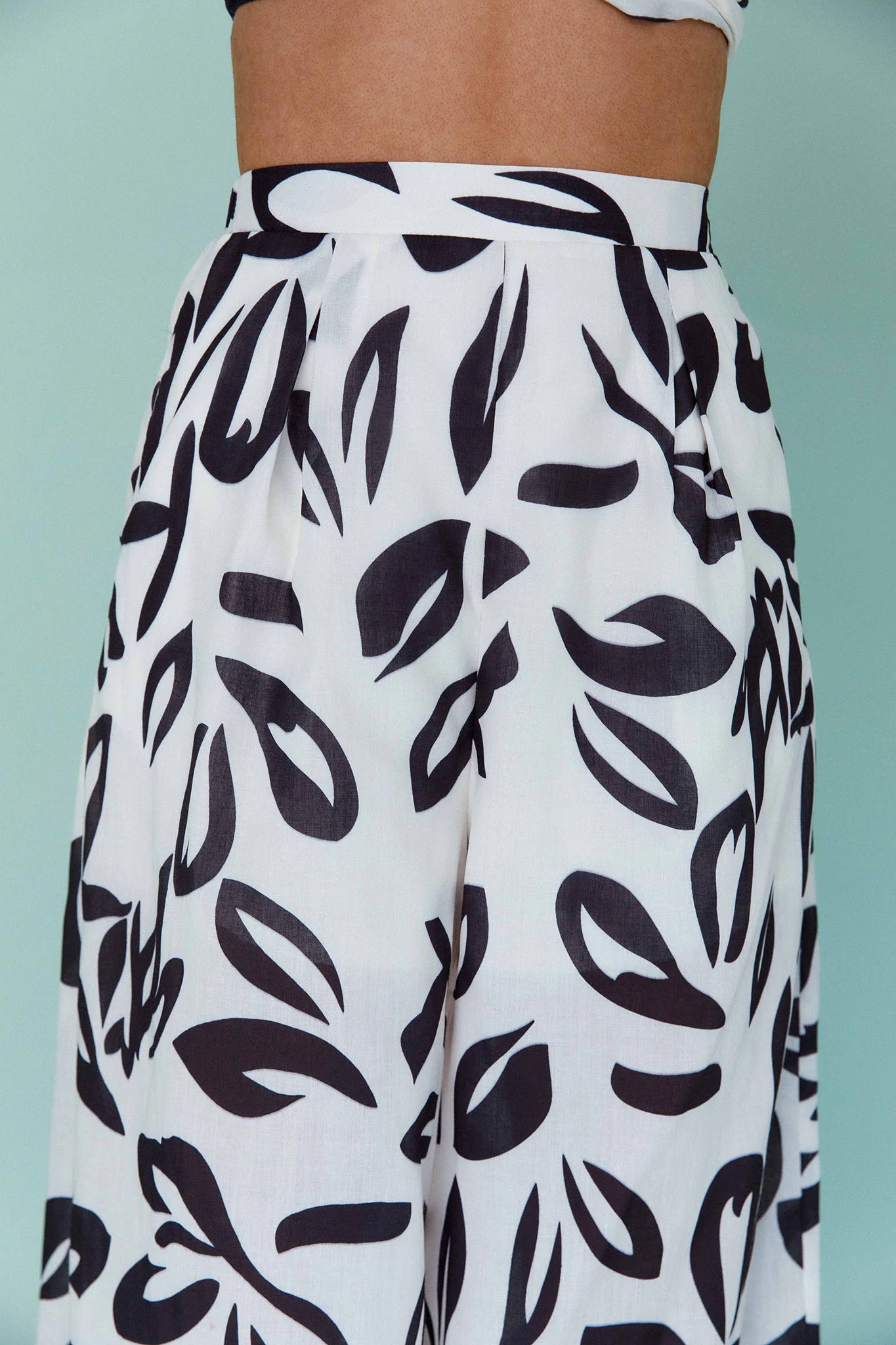 Randi Wide Leg Pants Leaf Print Black - Image 4