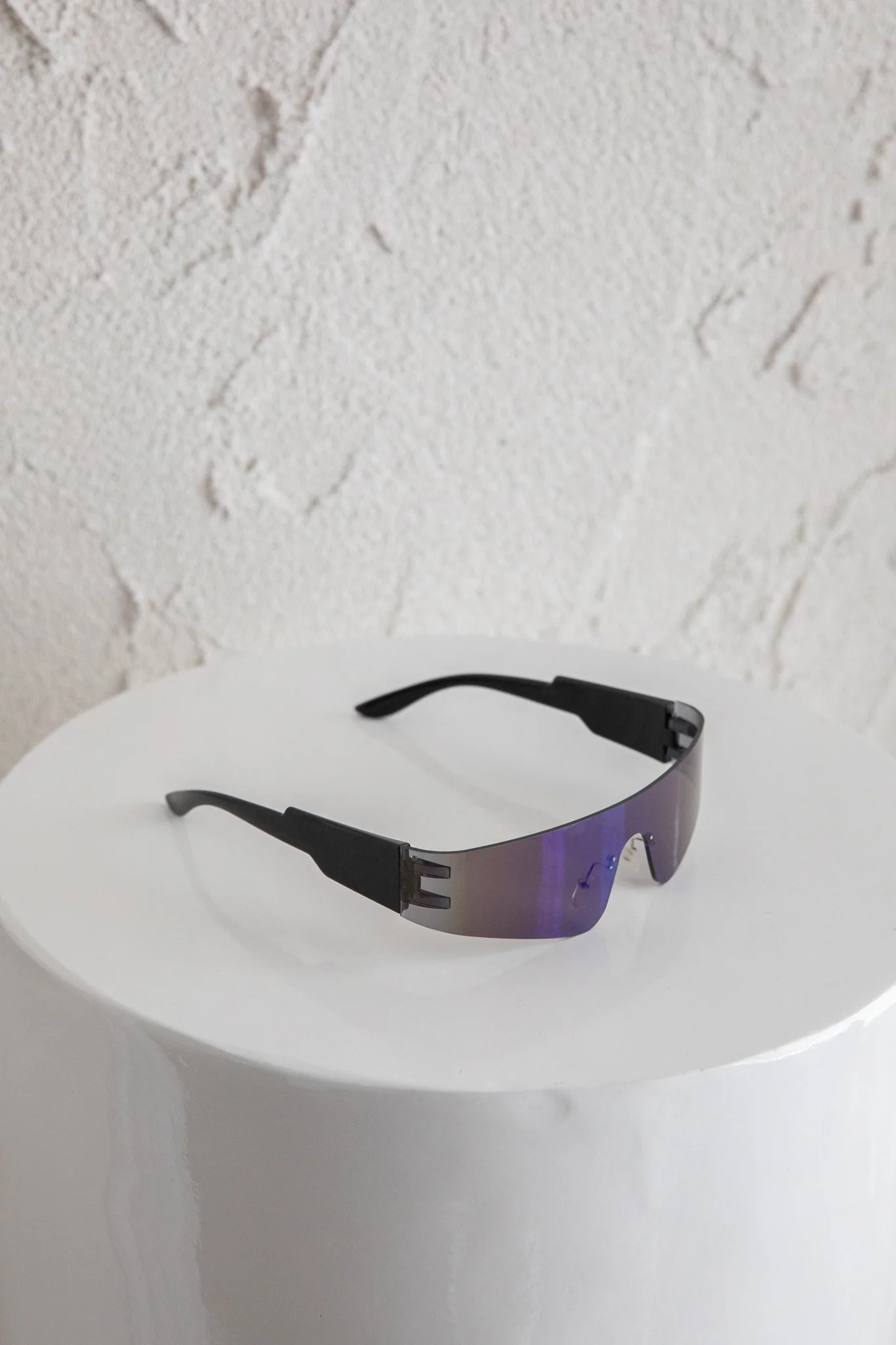 Riptide Oval Sunglasses Purple - Image 3