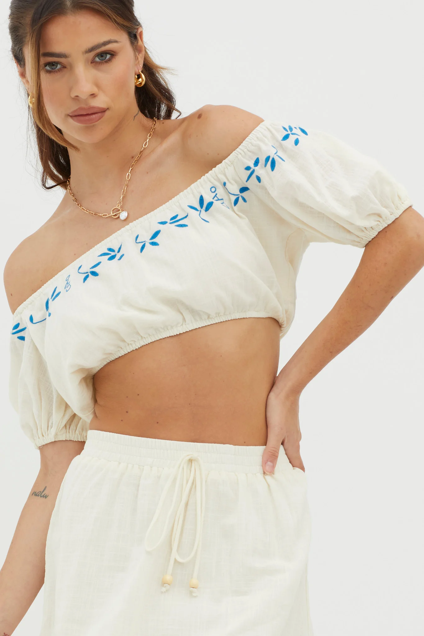 Ritual Puff Sleeve Embroidered Crop Top Beige - Image 4