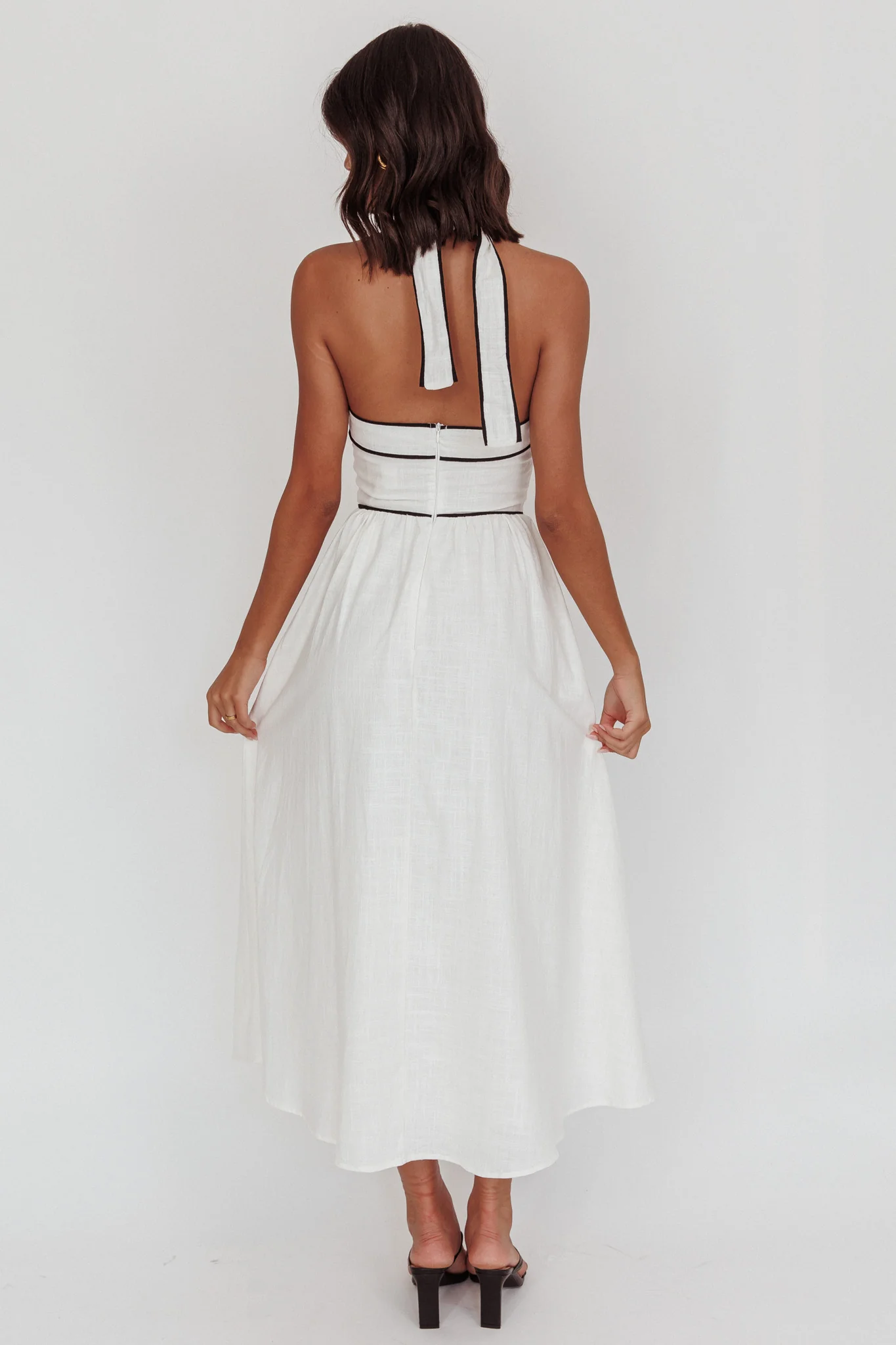 Rune Backless Maxi Dress White - Image 4