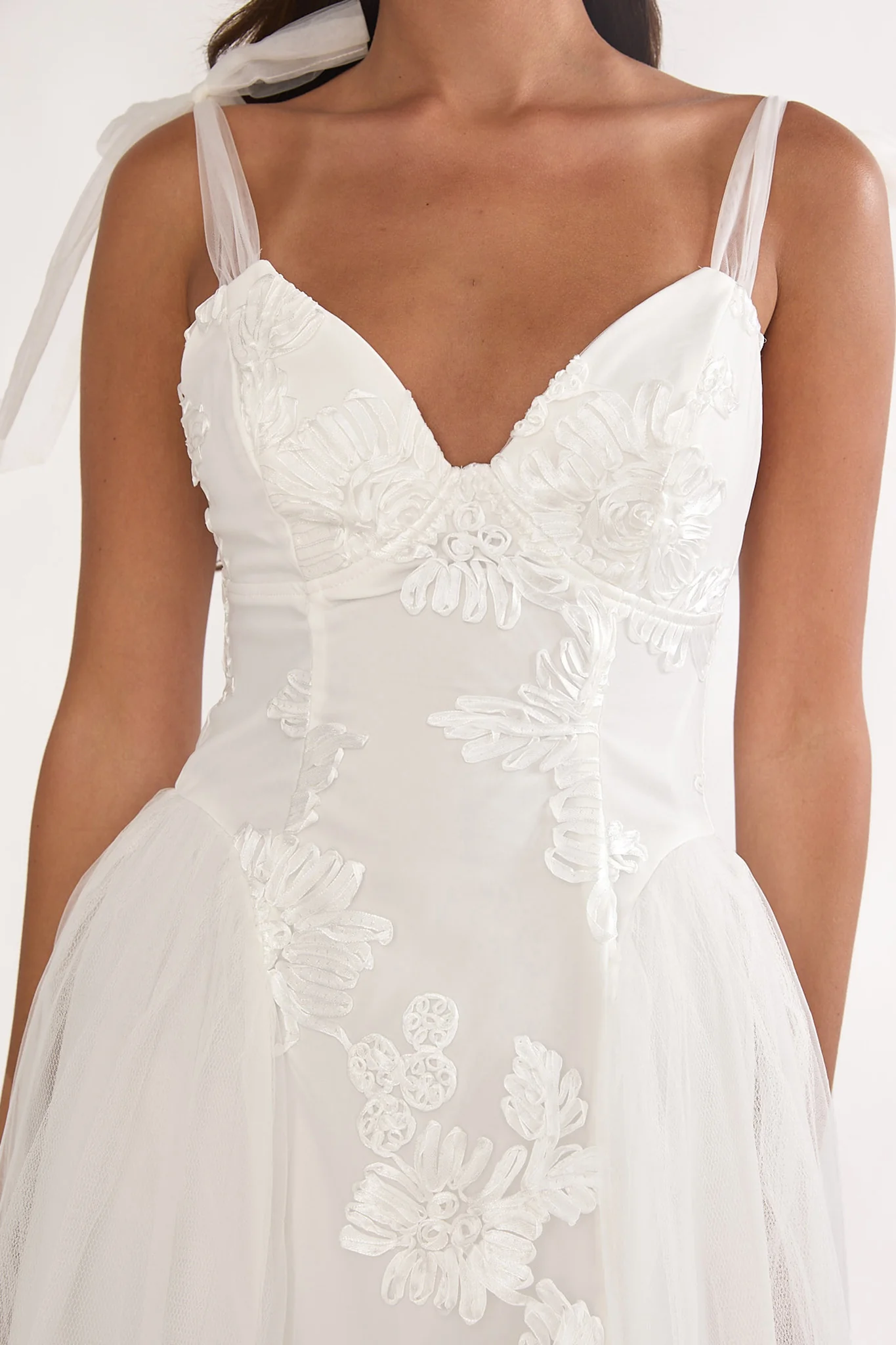 Serifine Floral Embellished Bow Maxi Dress White - Image 3