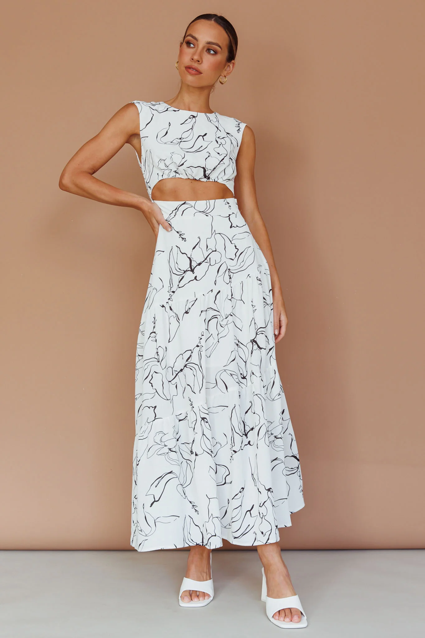 Shaniqua Cut-Out Sleeveless Midi Dress Print White - Image 3