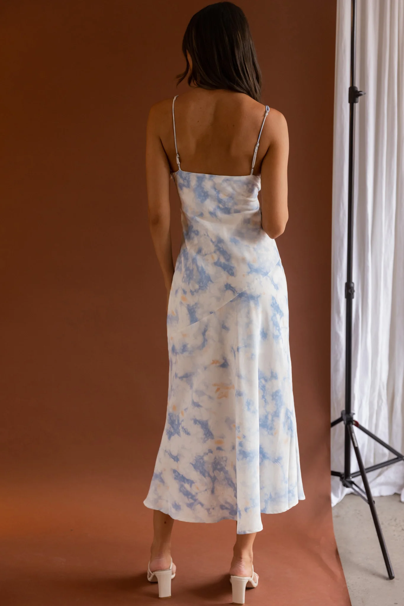She Reigns Twist Bust Split Midi Dress Tie Dye Blue - Image 2