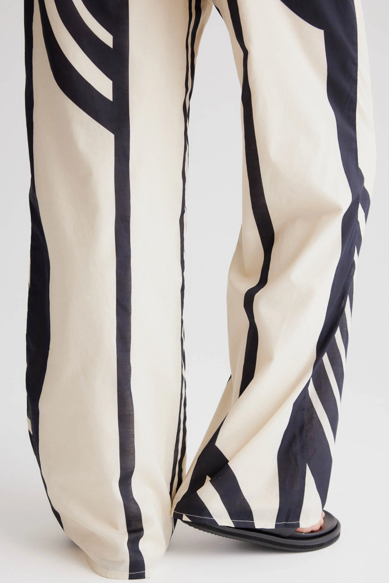 SNDYS Alba Pant Black Print - Image 2