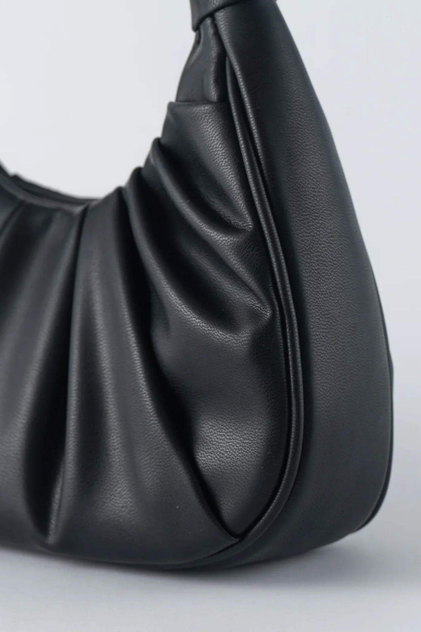 TEN TONES Alani Cloud Bag Black - Image 5