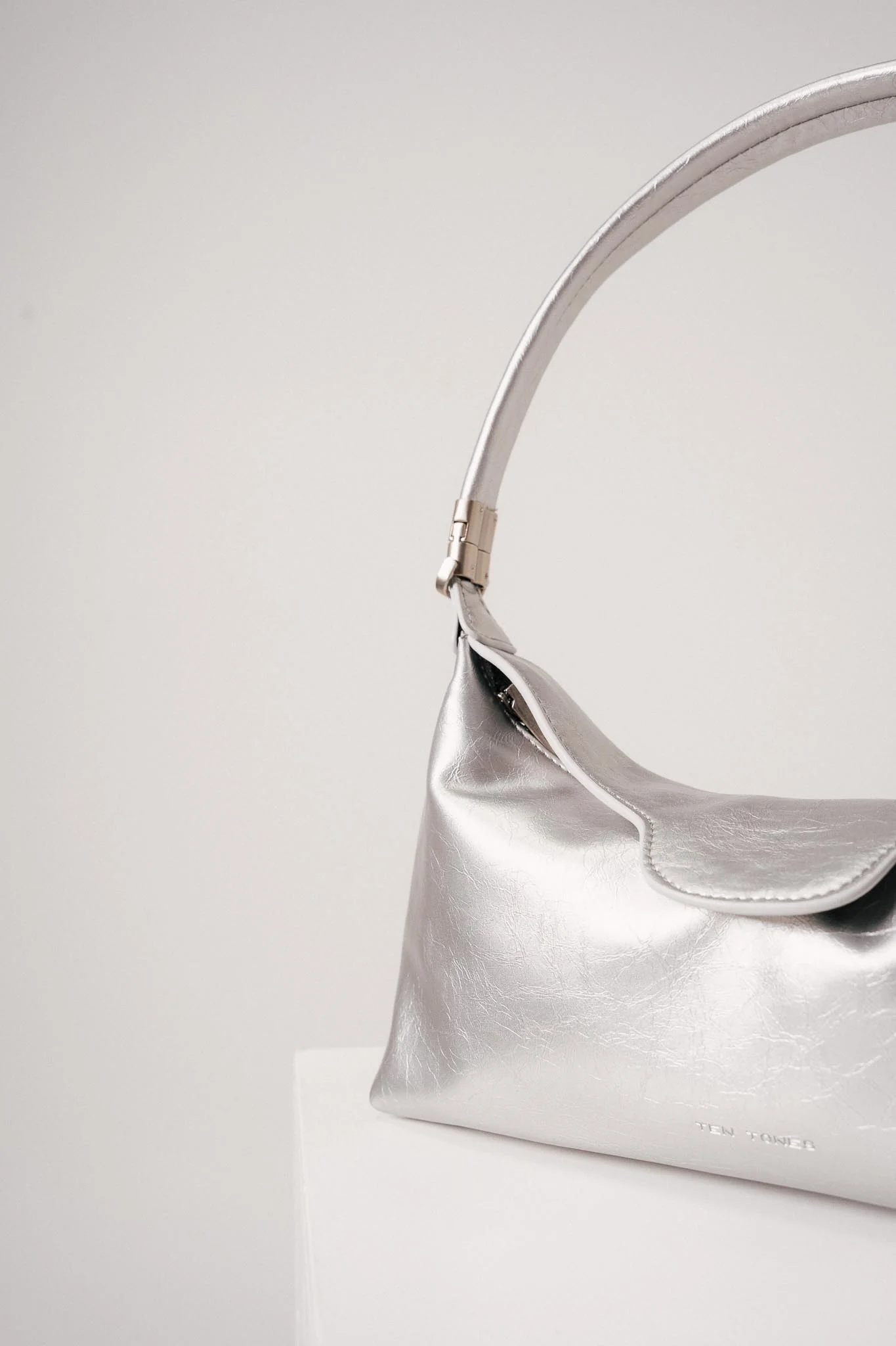 TEN TONES Aurelia Hobo Bag Silver - Image 2
