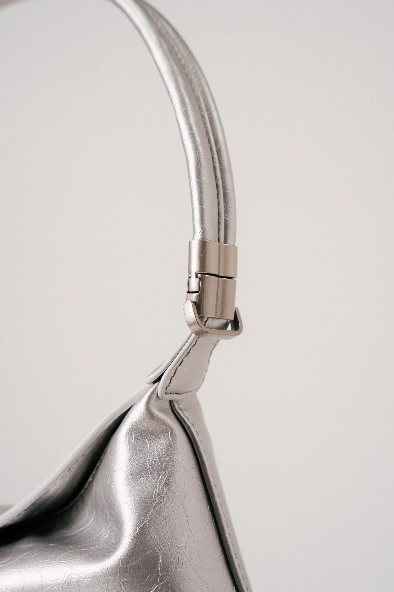 TEN TONES Aurelia Hobo Bag Silver - Image 4