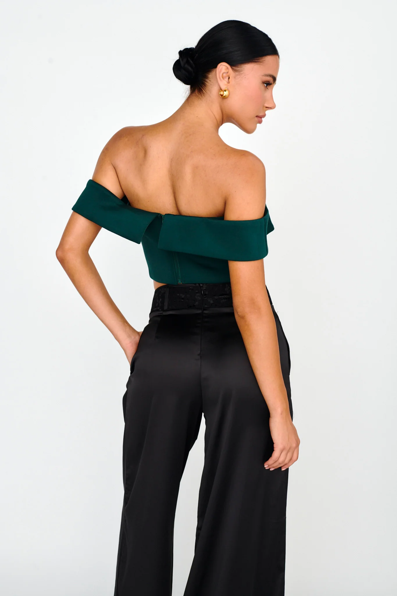Tenicka Off-Shoulder Crop Top Hunter - Image 2