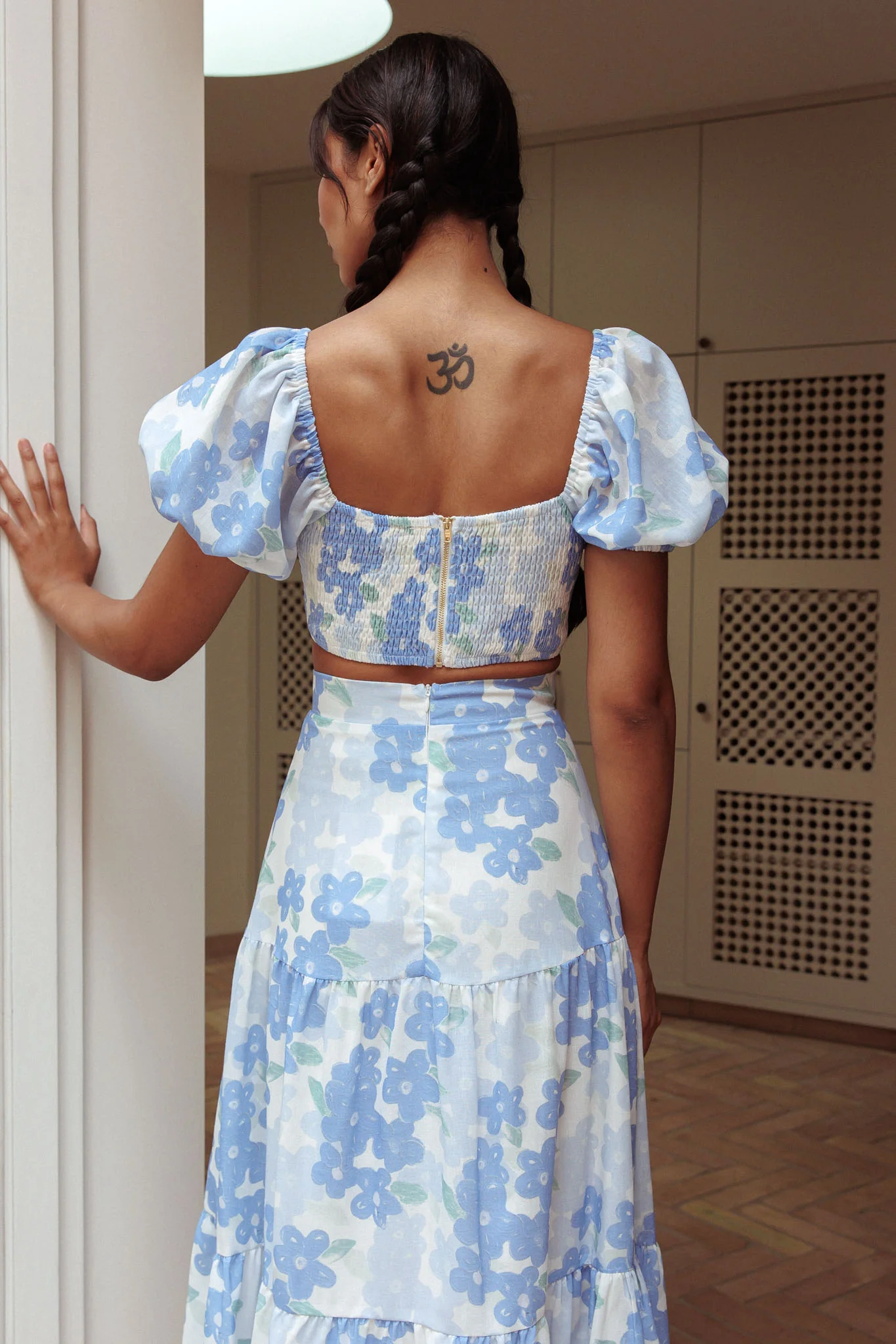 The Moment Puff Sleeve Crop Top Floral Blue - Image 2