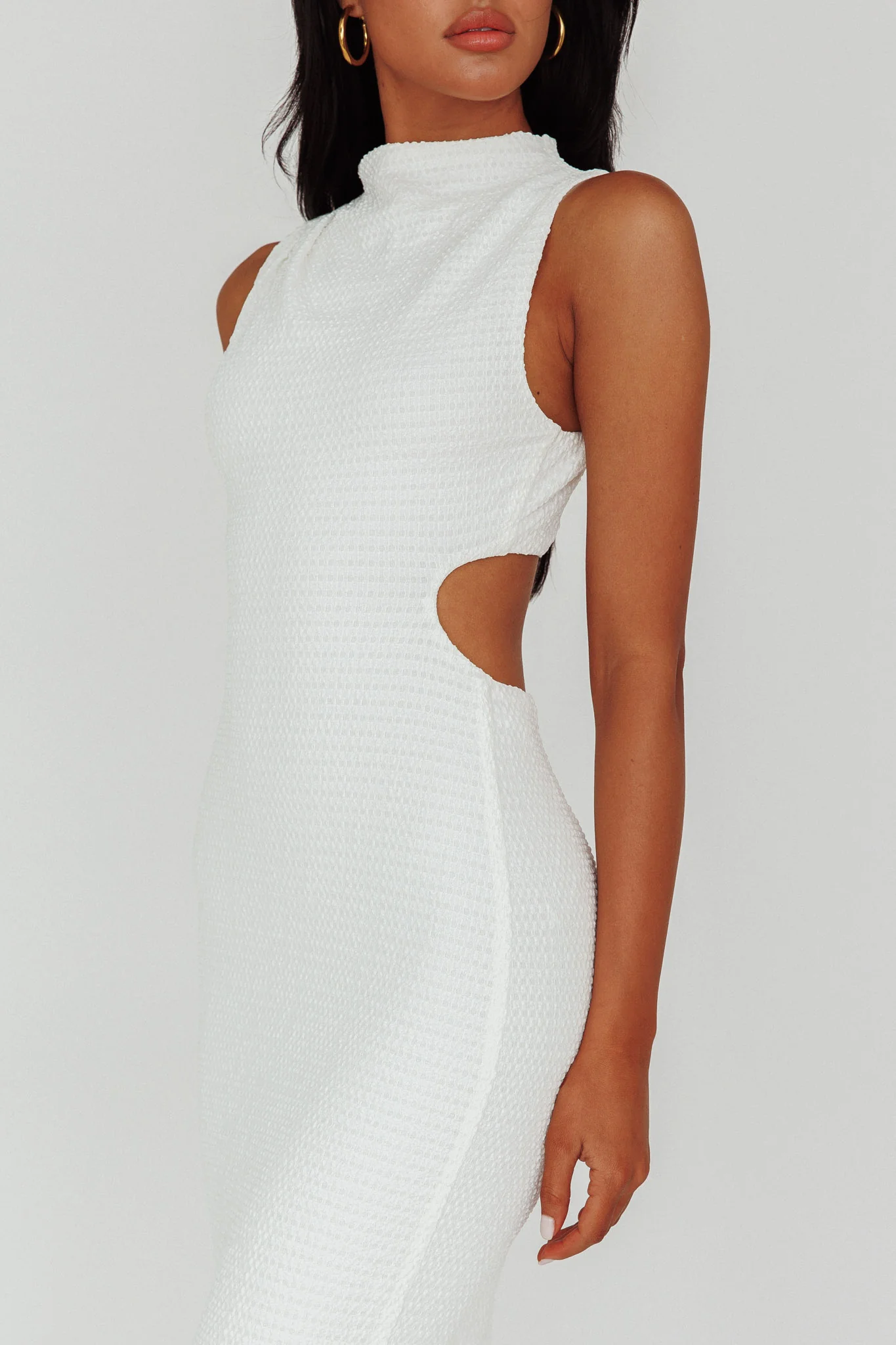 Yindi Sleeveless Cut-Out Waist Maxi Dress White - Image 4