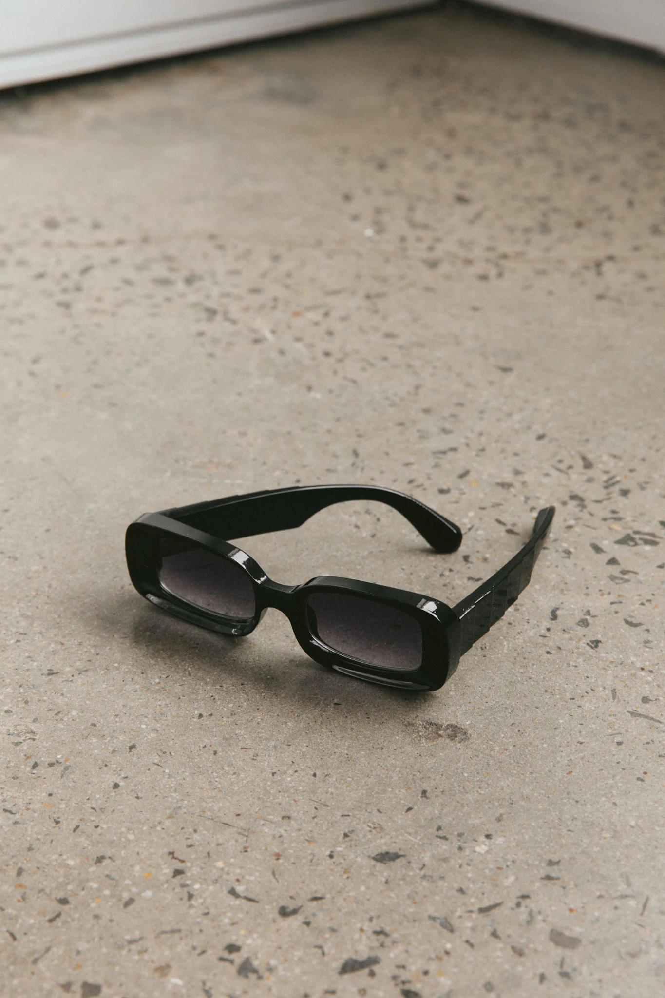 Zion Square Frame Sunglasses Black - Image 6